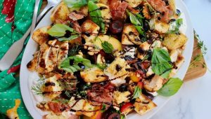 Tasty Healthy Salad: Chicken & Seasonal Fruit