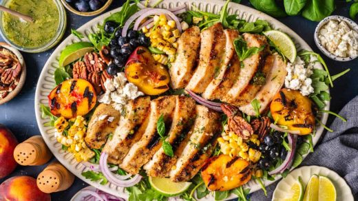 Tasty Healthy Salad: Chicken & Seasonal Fruit