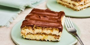 Easy Chocolate Éclair Cake